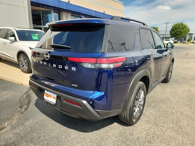 2025 Nissan Pathfinder SV