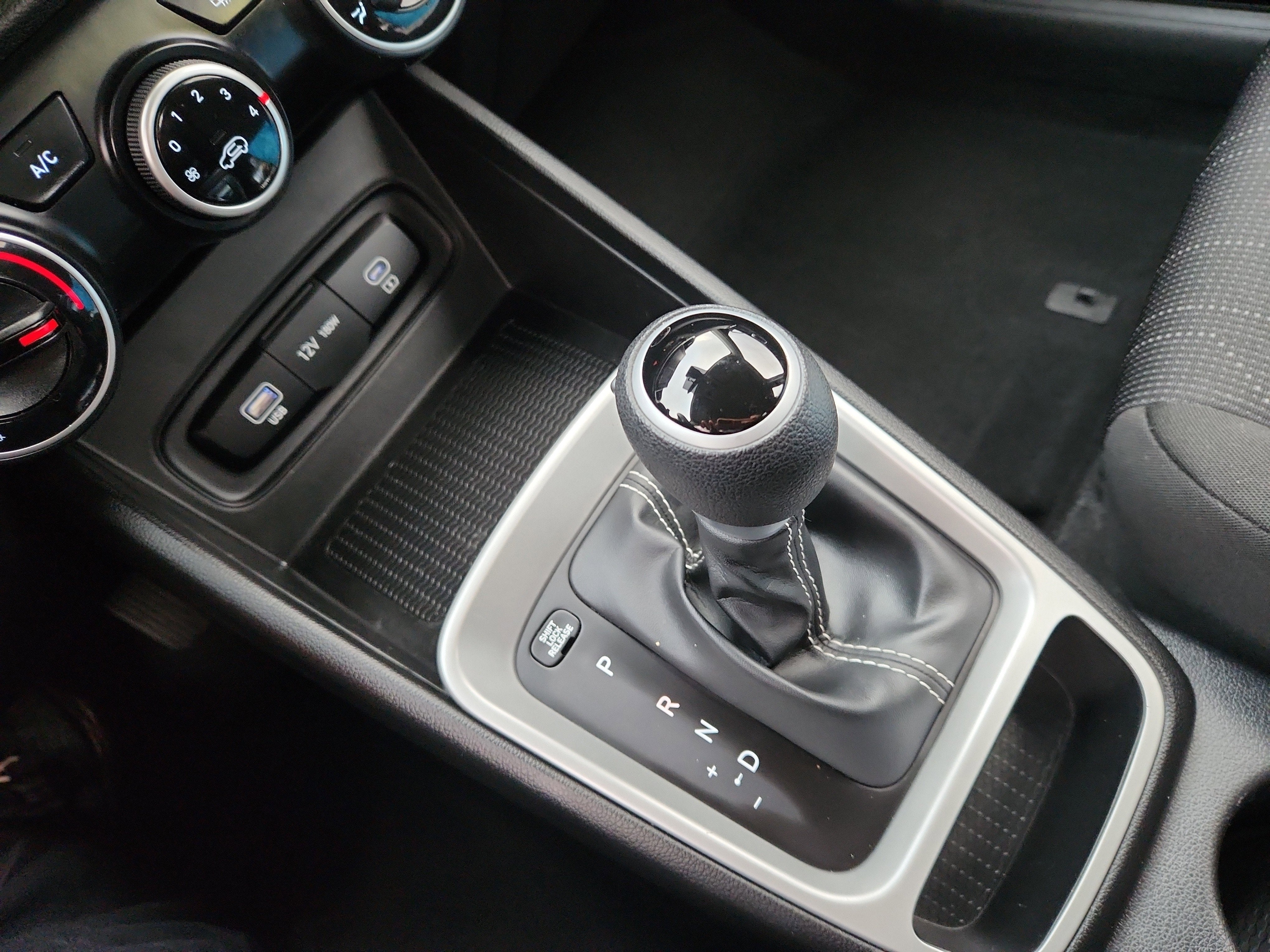 2024 Hyundai Venue SE