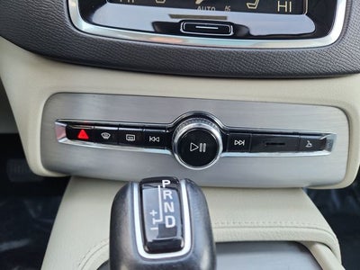 2021 Volvo XC90 T5 Momentum