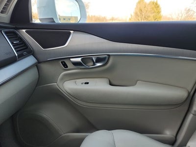 2021 Volvo XC90 T5 Momentum