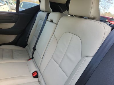 2022 Volvo XC40 Momentum