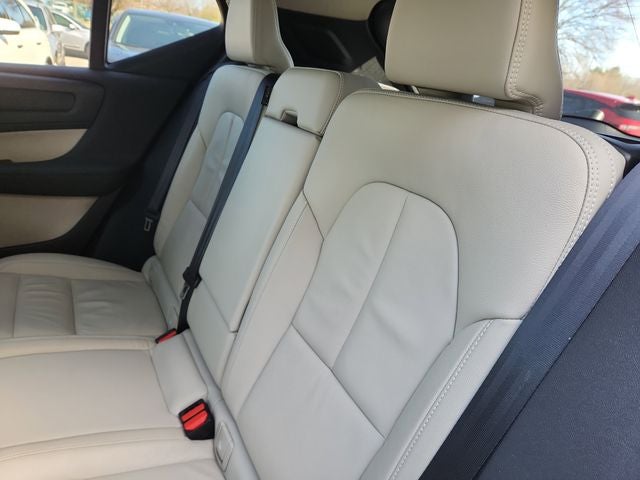 2022 Volvo XC40 Momentum