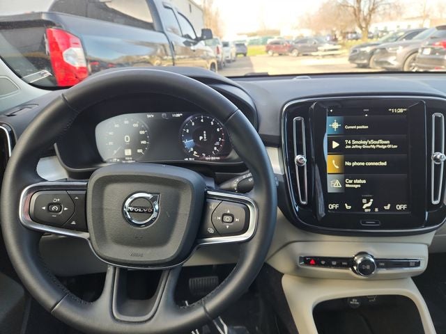 2022 Volvo XC40 Momentum