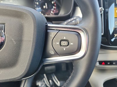 2022 Volvo XC40 Momentum