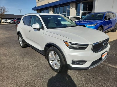 2022 Volvo XC40 Momentum