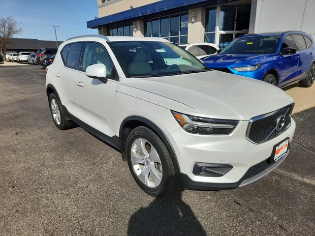 2022 Volvo XC40 Momentum