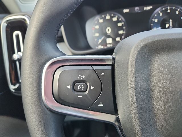 2022 Volvo XC40 Momentum