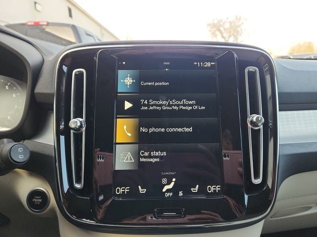 2022 Volvo XC40 Momentum