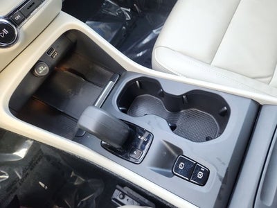 2022 Volvo XC40 Momentum