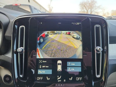 2022 Volvo XC40 Momentum