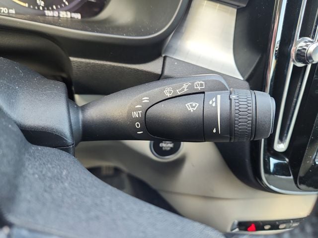 2022 Volvo XC40 Momentum