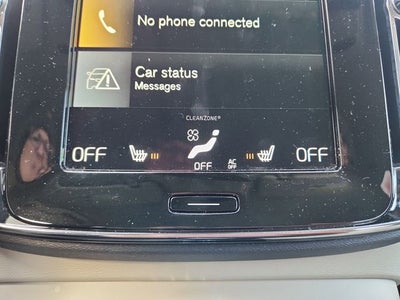 2022 Volvo XC40 Momentum