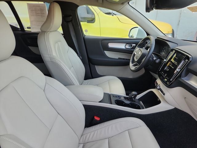 2022 Volvo XC40 Momentum