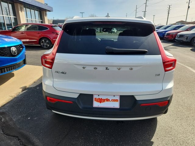 2022 Volvo XC40 Momentum